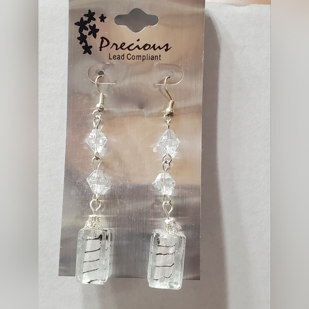 📣📣 2 Pairs/$12 📣📣 Silver and Clear Earrings